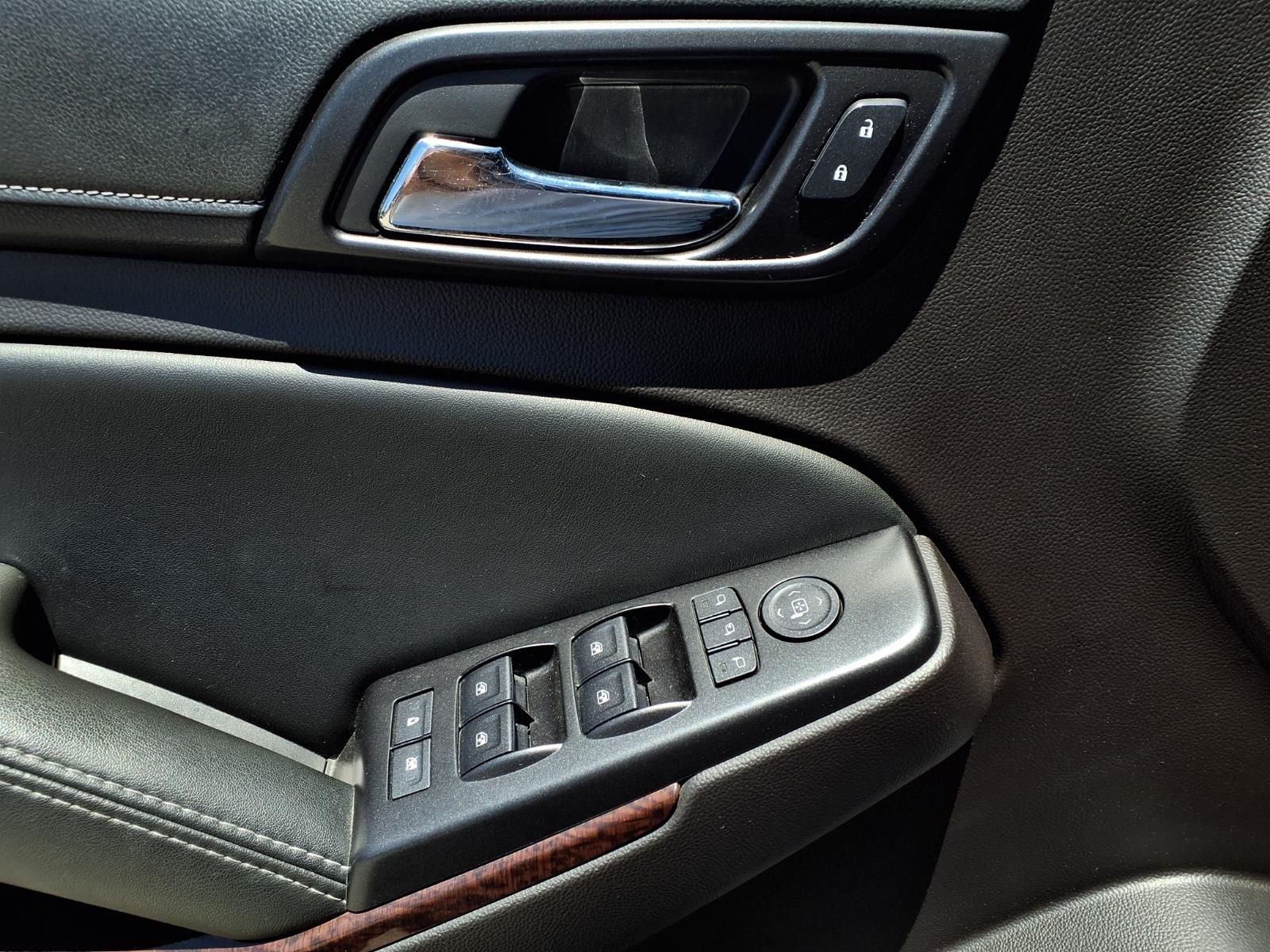 Used 2016 Silver GMC SLT image 19