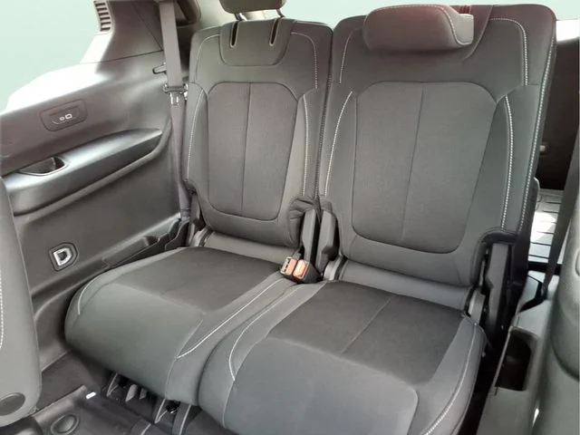 Used 2025 Silver Jeep Laredo image 17