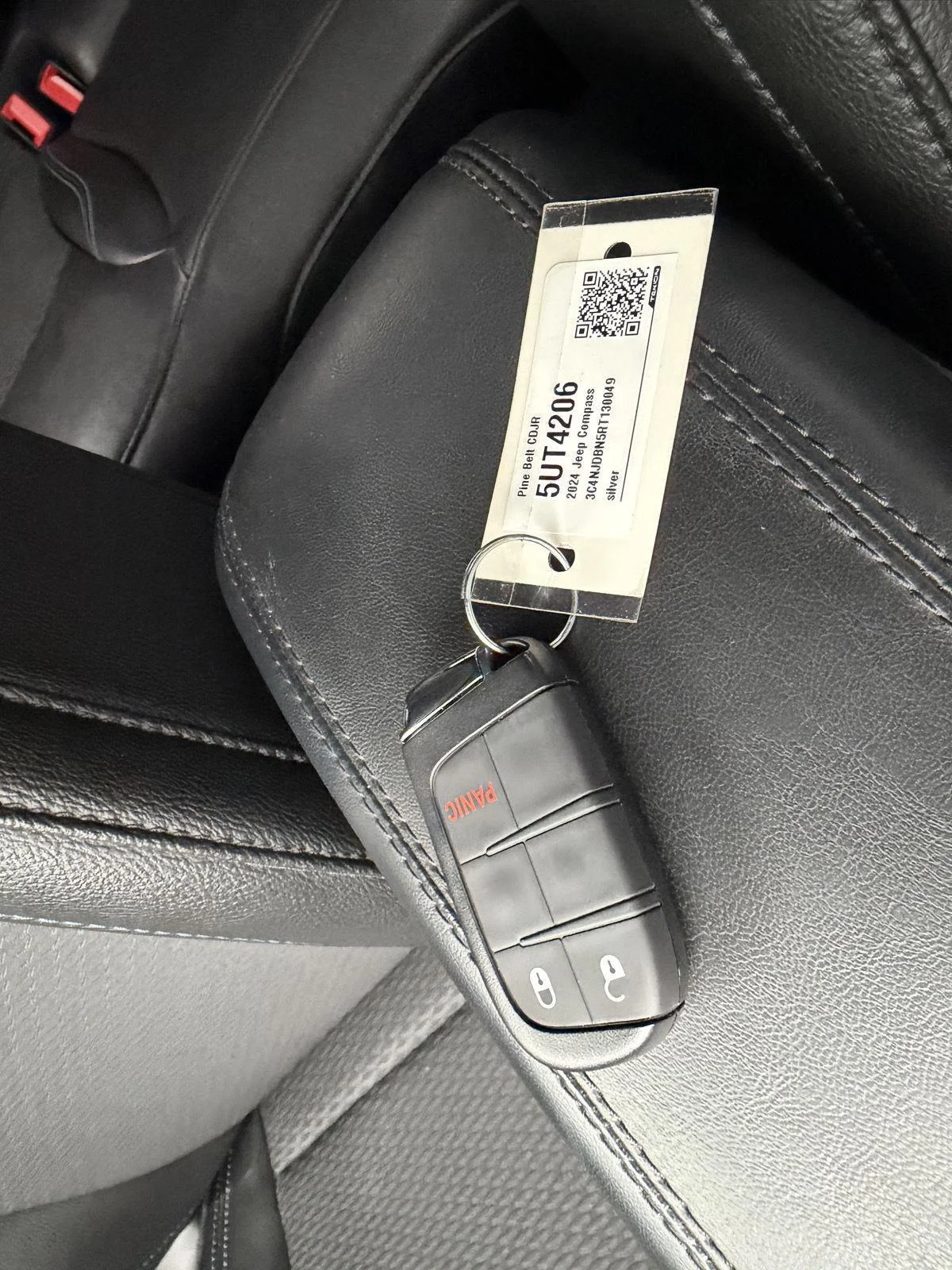 Used 2024 Silver Zynith Metallic Clearcoat Jeep Latitude image 13