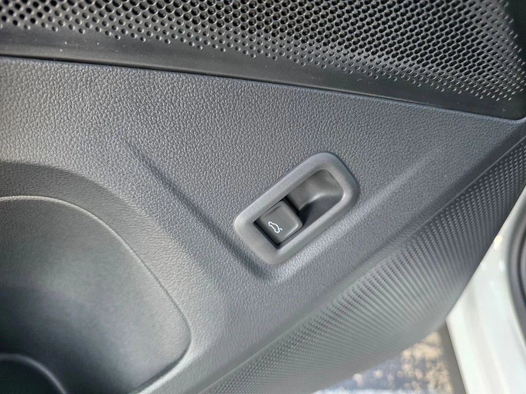 2026 Volkswagen Tiguan SE - Photo 15
