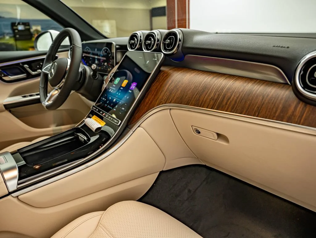 New 2027 Polar White Mercedes-Benz GLC 300 image 36