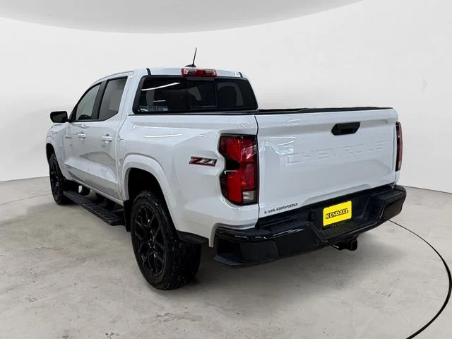 Used 2025 Summit White Chevrolet Z71 image 3