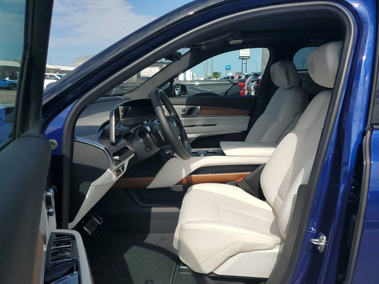 2026 Cadillac VISTIQ Sport - Photo 13