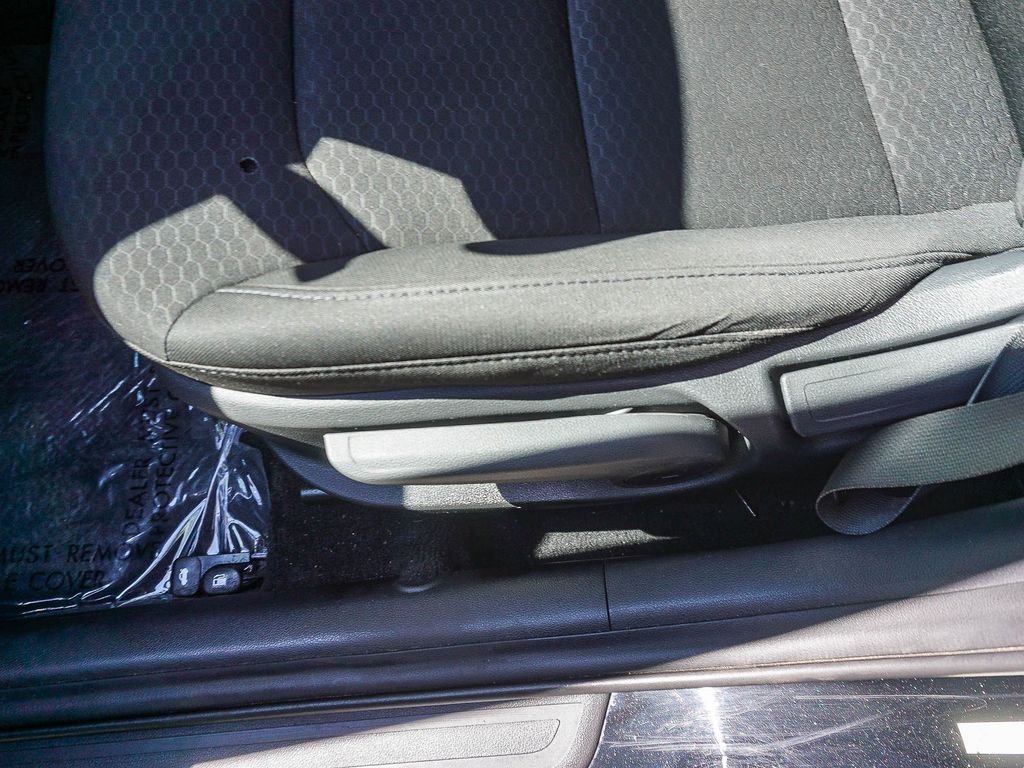 Used 2019 Black Hyundai SE image 19
