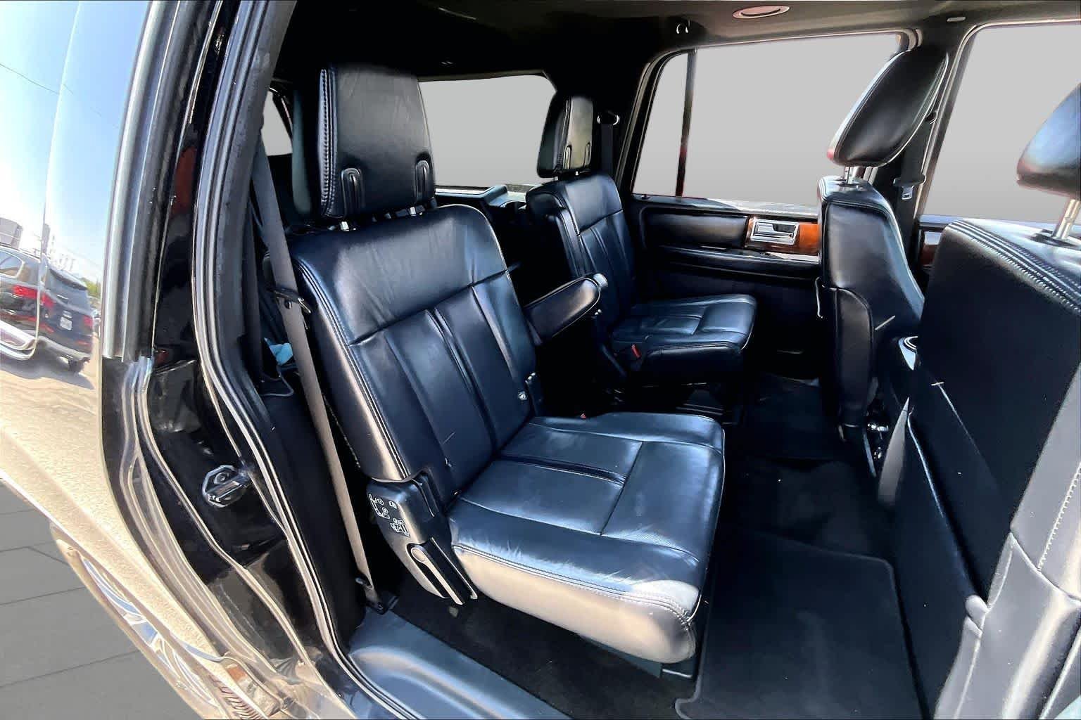 Used 2016 Black Velvet Lincoln Select image 19