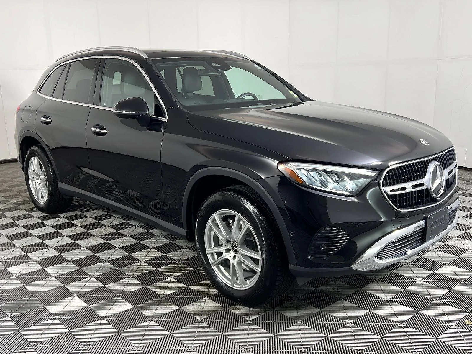 Used 2023 Black Mercedes-Benz GLC 300 image 21