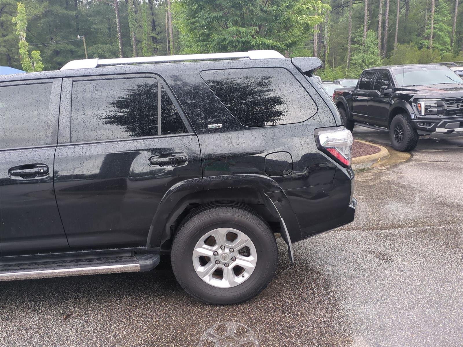 Used 2016 Midnight Black Metallic Toyota SR5 Premium image 11