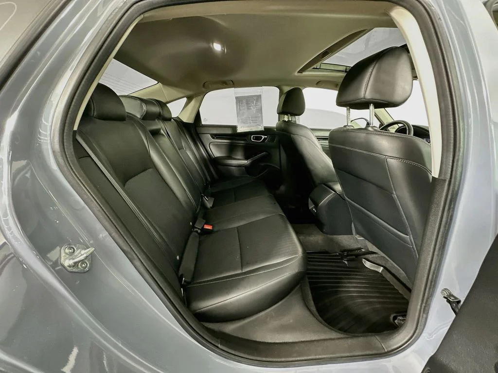 Used 2024 Morning Mist Metallic Honda Touring image 29