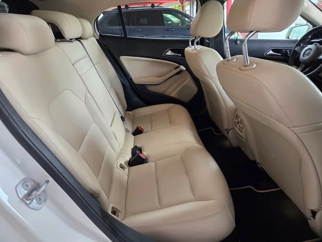 Used 2019 White Mercedes-Benz GLA 250 image 13
