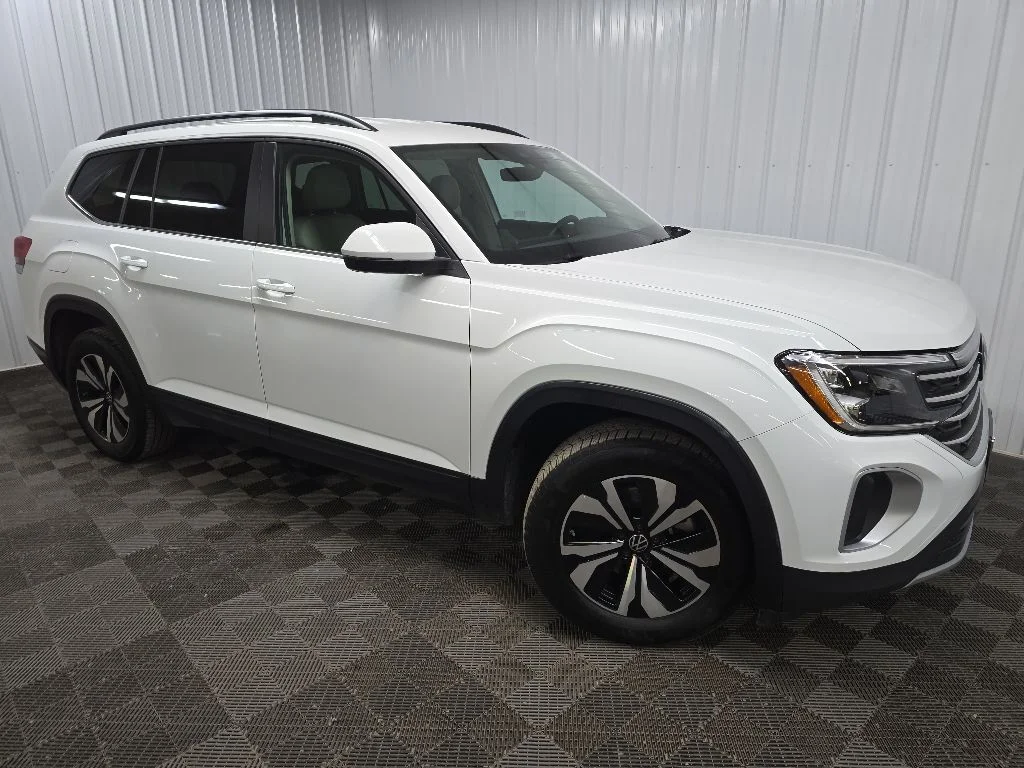 Used 2024 White Volkswagen 2.0T SE image 7