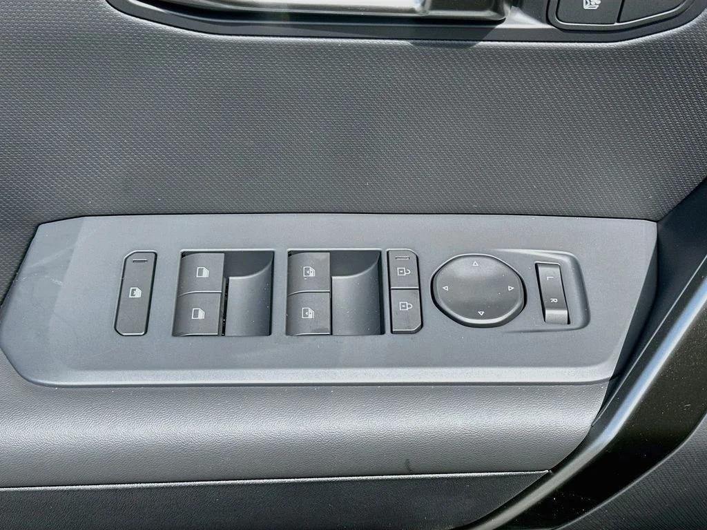 New 2027 Iceberg Green Kia X-Line SX image 18