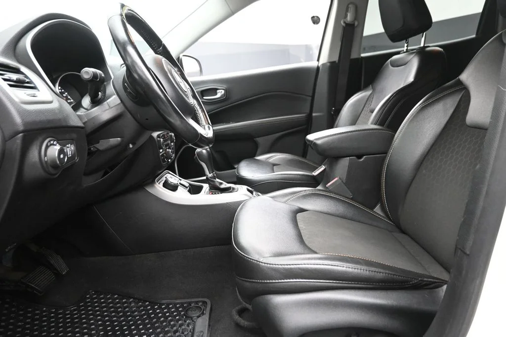 Used 2020 White Jeep Latitude image 16