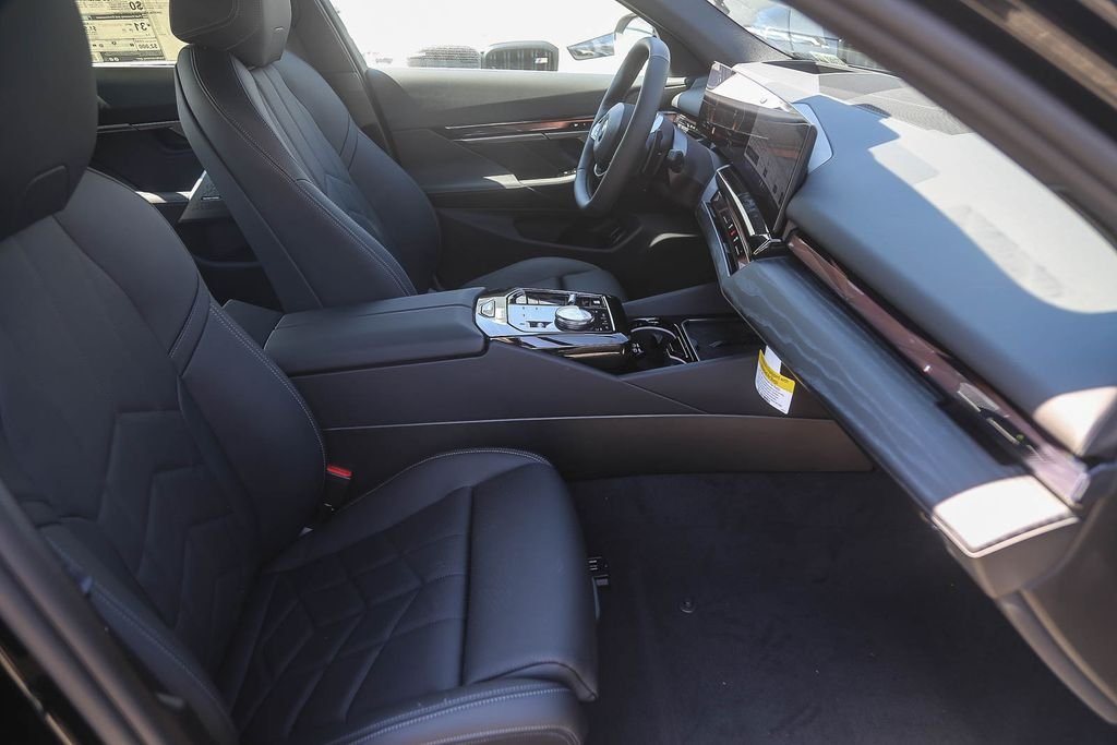 New 2026 Black Sapphire Metallic BMW 530i image 12