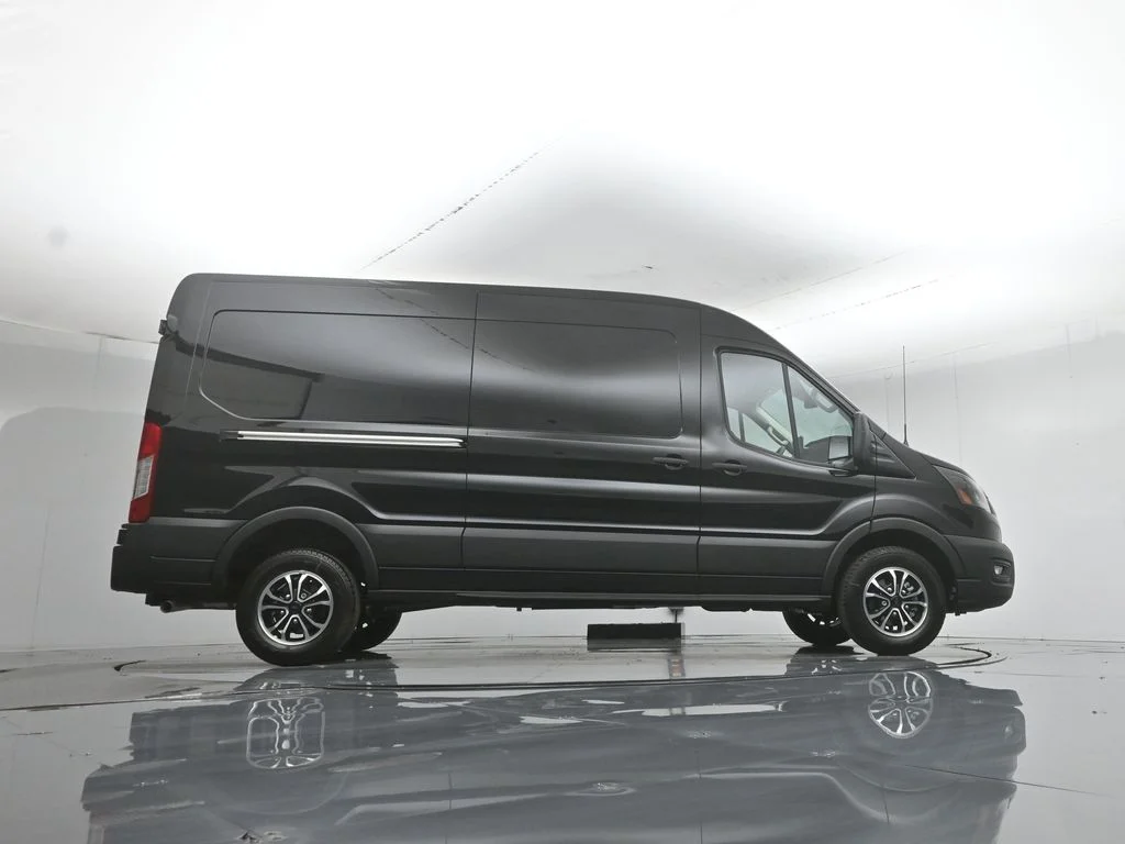 New 2026 Agate Black Metallic Ford Base image 46