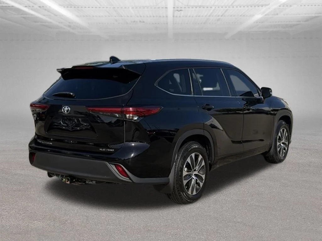 Used 2021 Brown Toyota XLE image 5