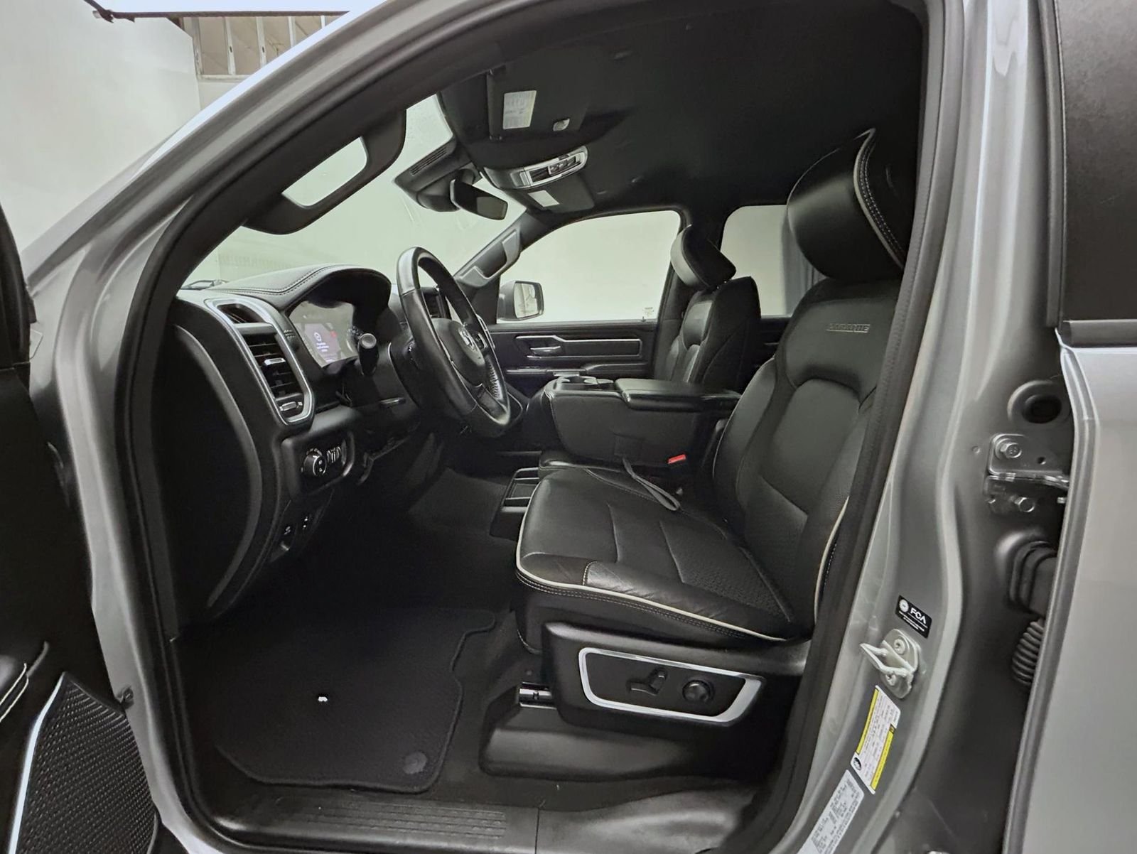 Used 2023 Silver Ram Laramie image 10