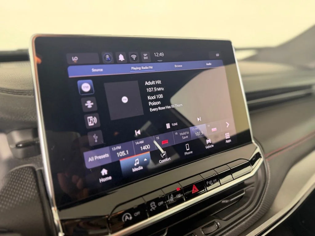 Used 2025 Silver Zynith Jeep Trailhawk image 3
