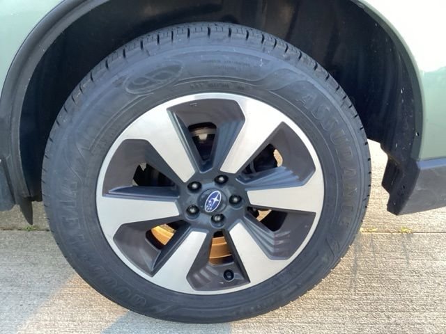 Used 2018 Jasmine Green Metallic Subaru 2.5i Premium image 6