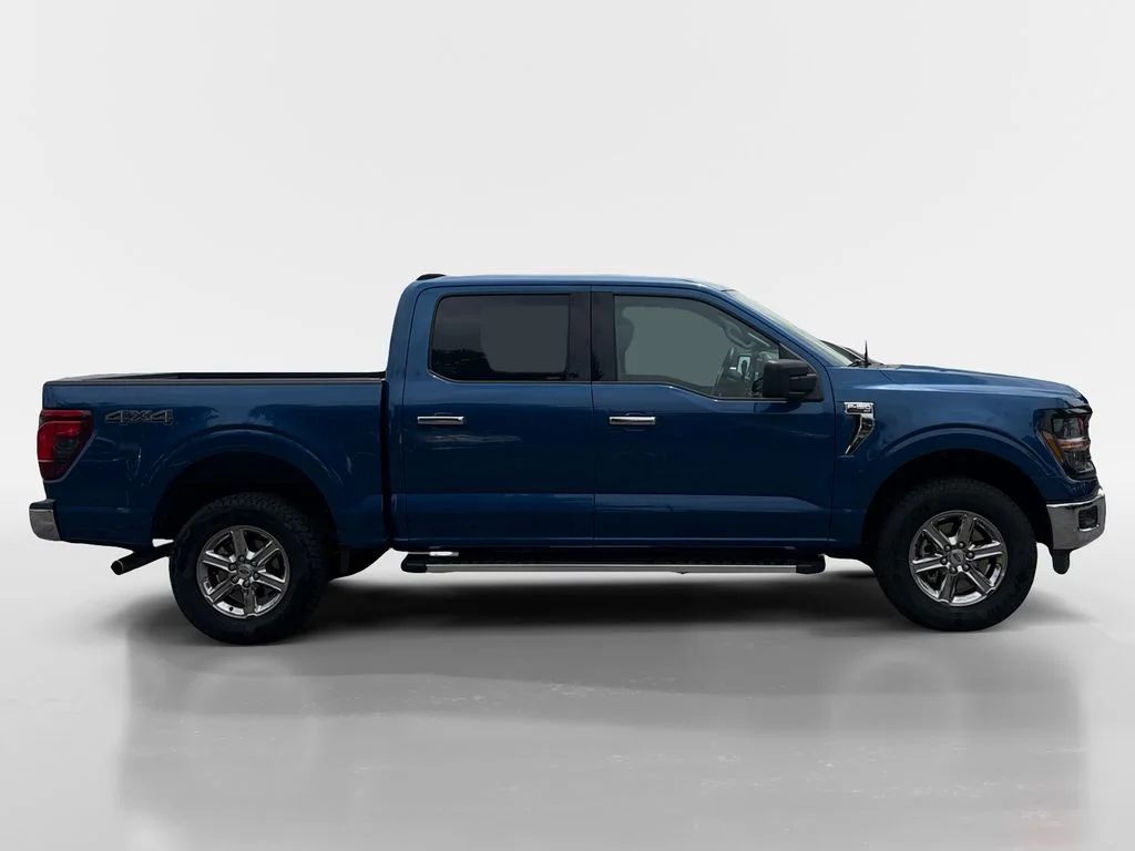 Used 2025 Blue Metallic Ford XLT image 3