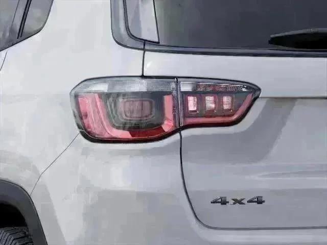 New 2026 Bright White Clear-Coat Exterior Paint Jeep Trailhawk image 47