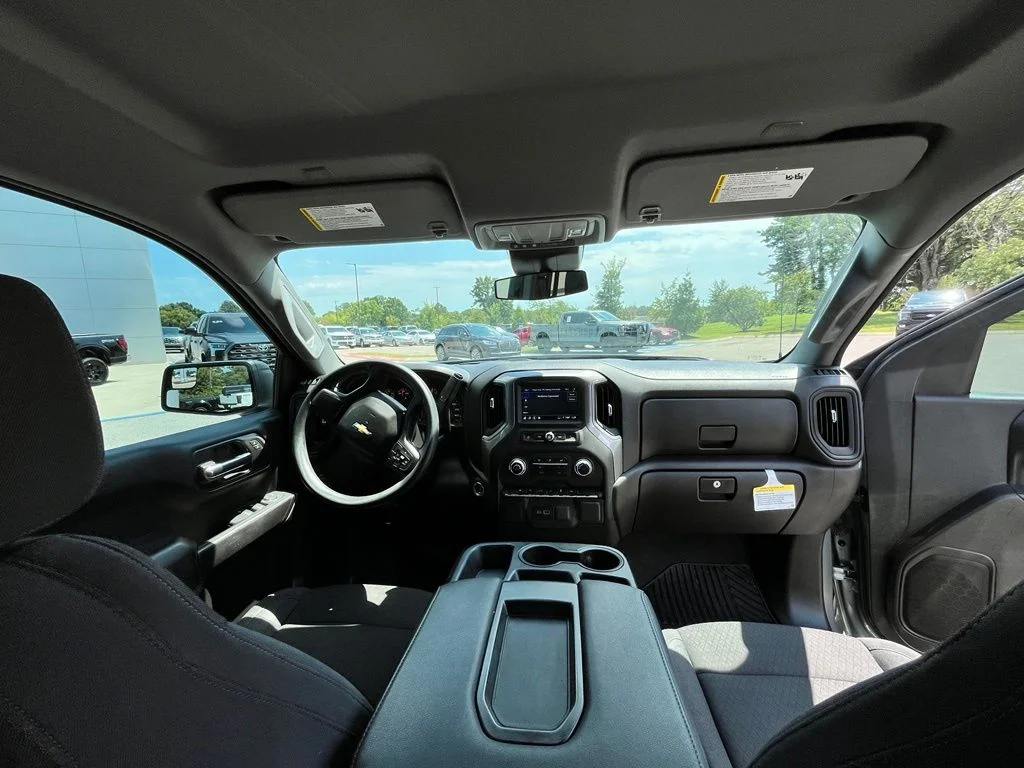 Used 2025 Gray Chevrolet Custom image 9