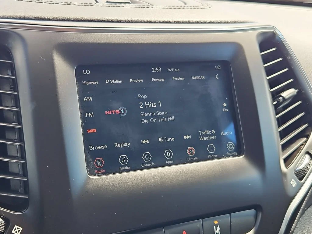 Used 2020 Light Brownstone Pearlcoat Jeep Latitude Plus image 17