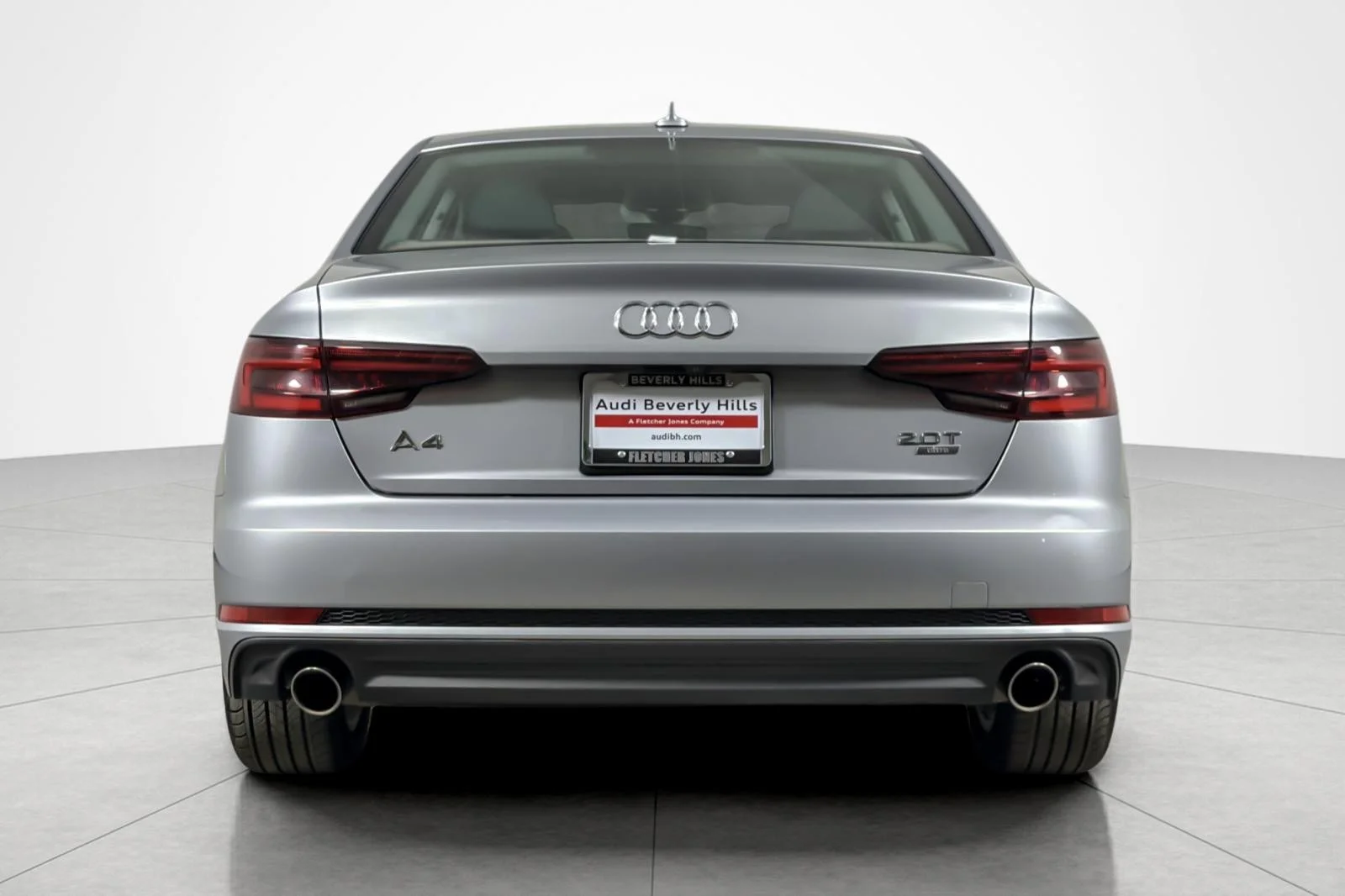 Used 2018 Florett Silver Metallic Audi 2.0 TFSI ultra Premium S Tronic FWD image 4