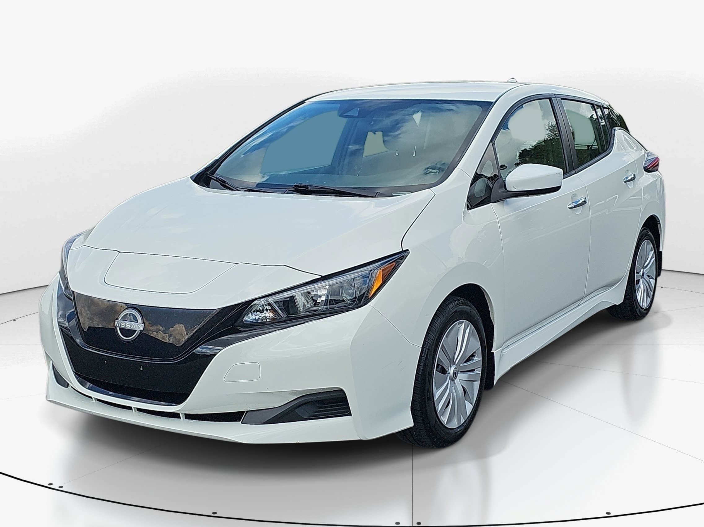 Used 2025 Glacier White Nissan S image 7