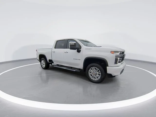 Used 2023 White Chevrolet High Country image 2