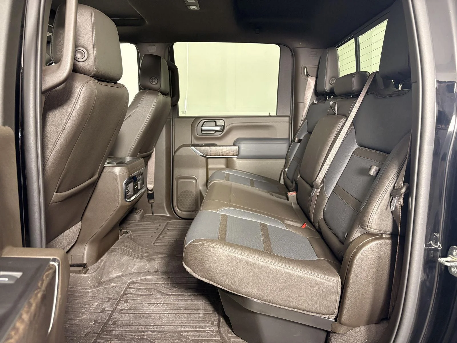 Used 2023 Onyx Black GMC Denali DRW image 17
