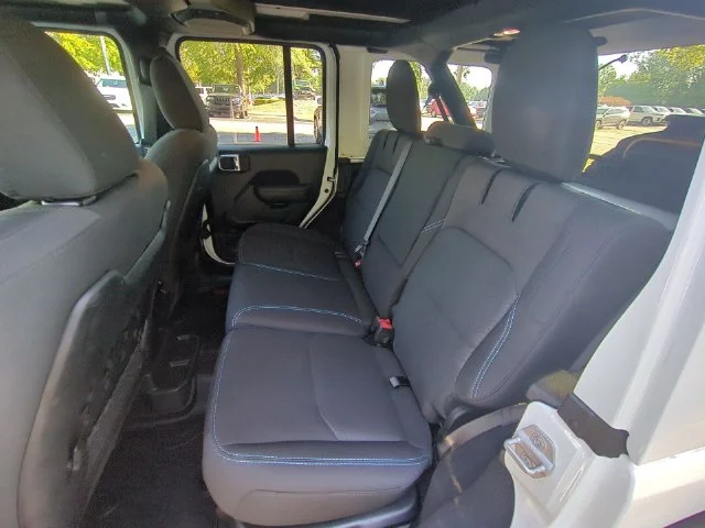 Used 2022 White Jeep Unlimited Rubicon 4xe image 28