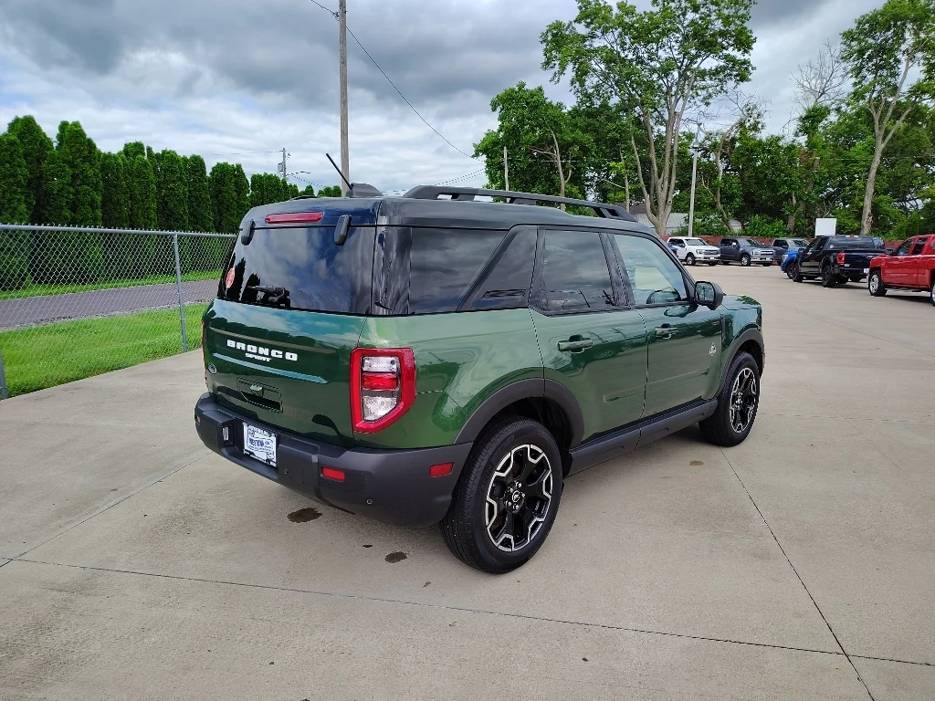 Used 2025 Eruption Green Metallic Ford Outer Banks image 5