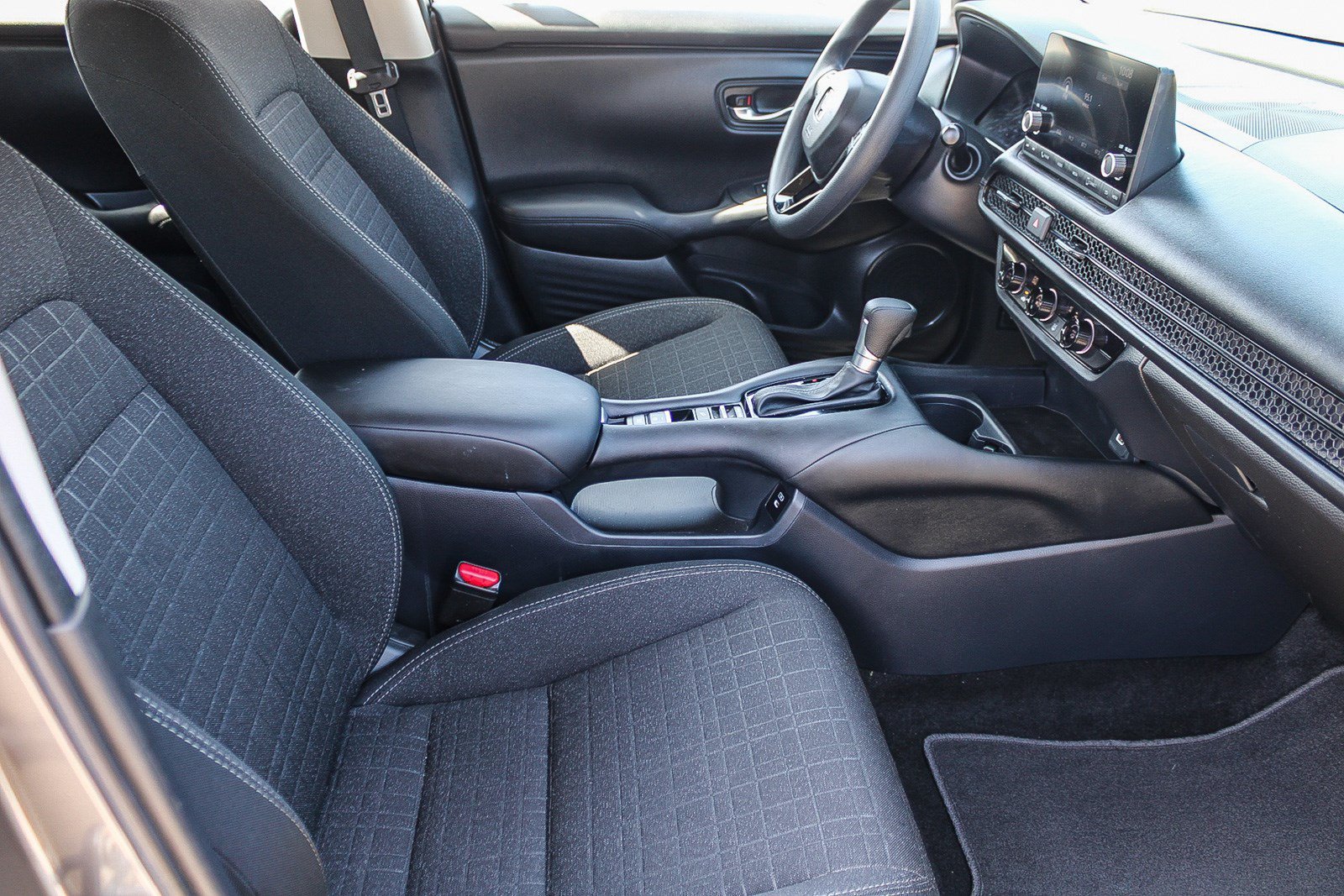 2025 Honda HR-V LX - Photo 17