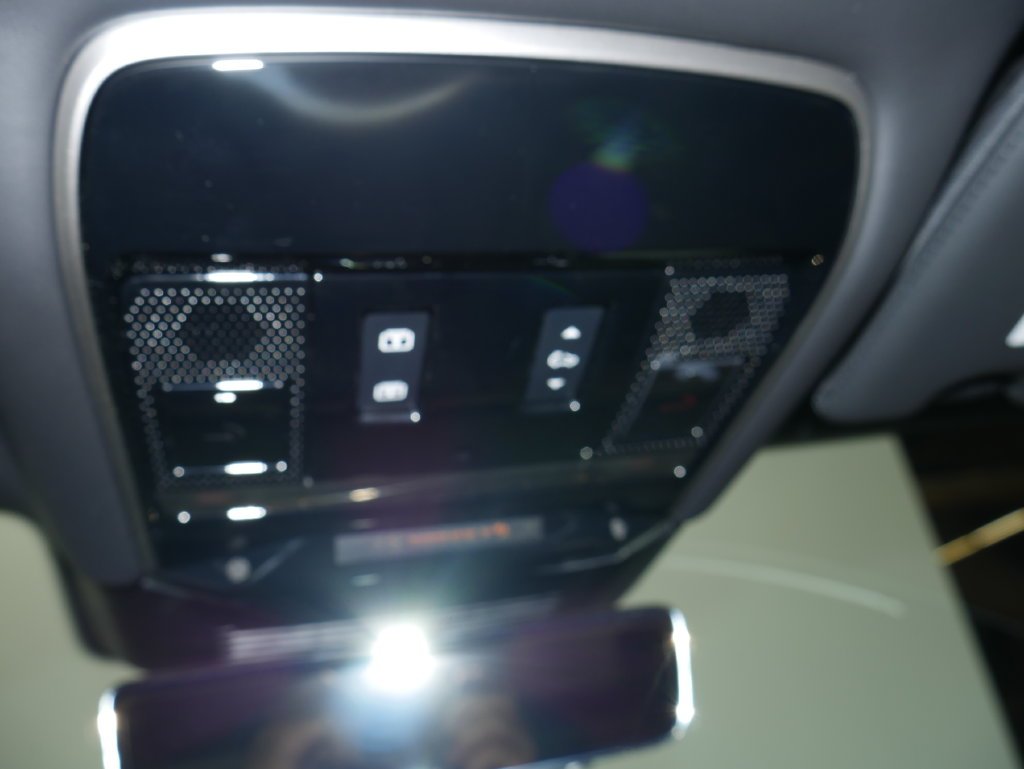 Used 2025  Land Rover Autobiography image 36