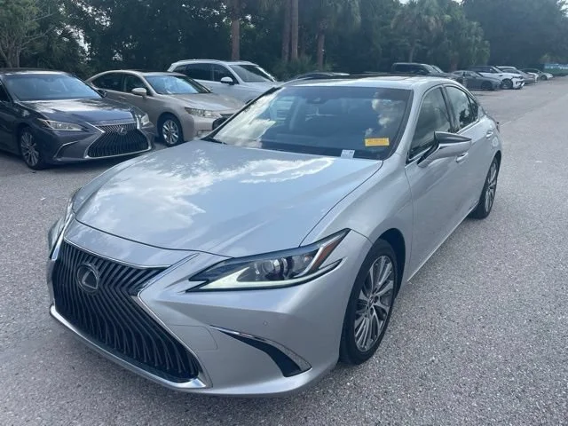 Used 2019 Silver Lexus ES 300h image 5