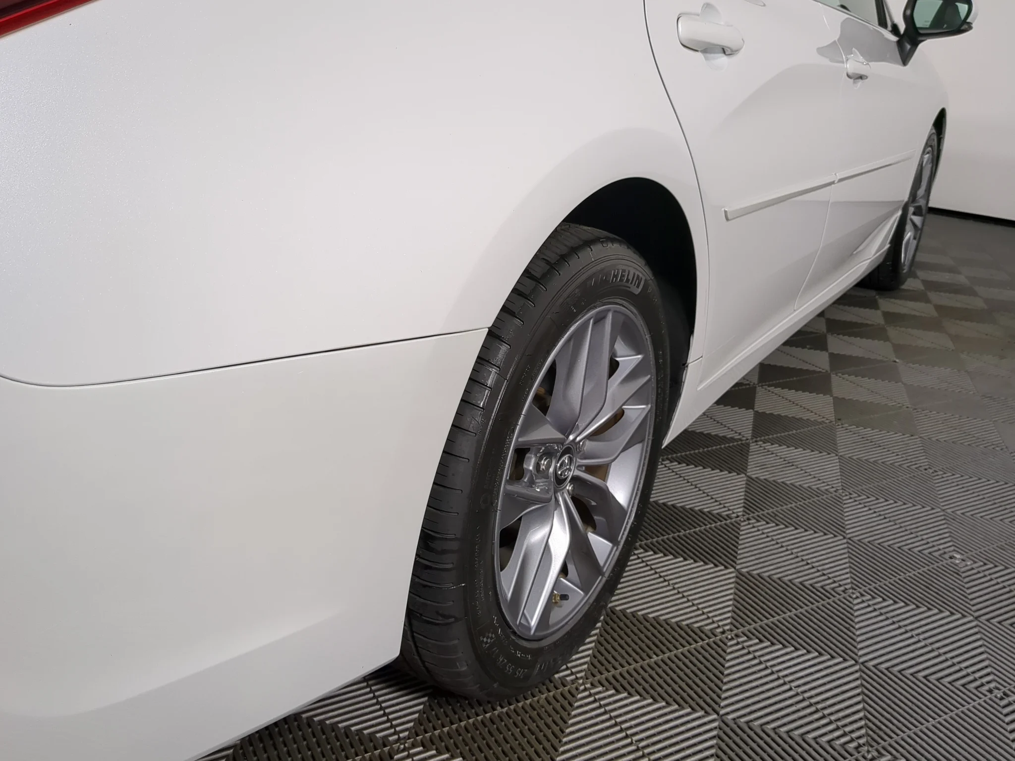 Used 2019 Wind Chill Pearl Toyota XLE image 9