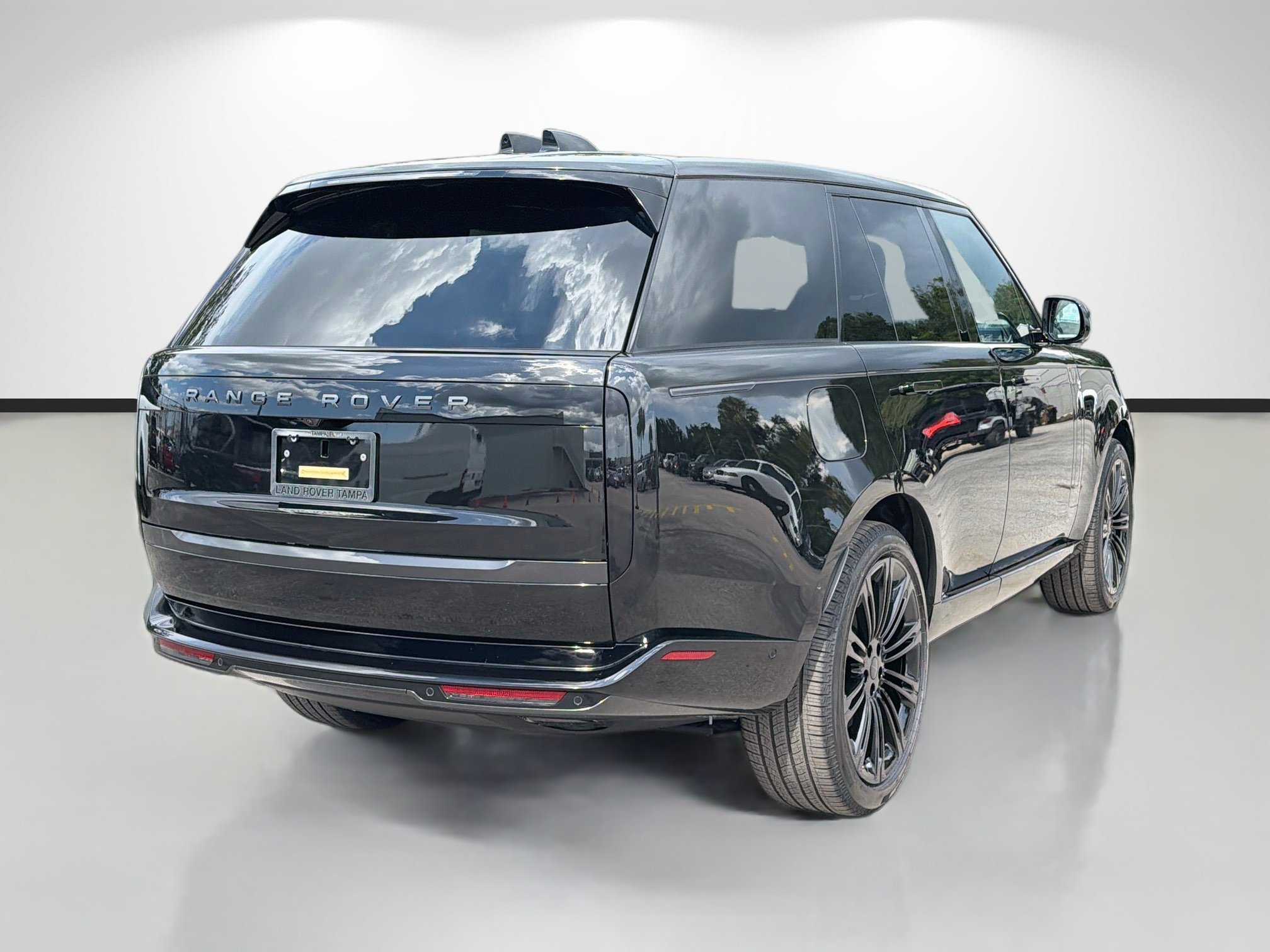 New 2026 Santorini Black Land Rover SE image 5