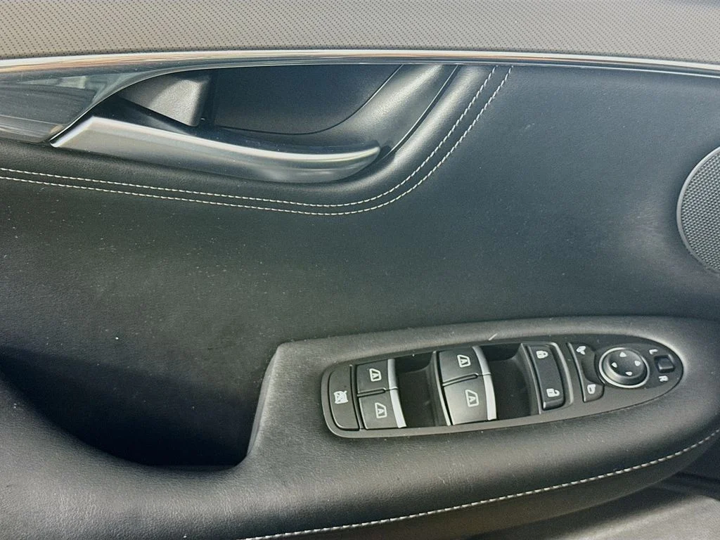 Certified Used 2023 Gray INFINITI LUXE image 22
