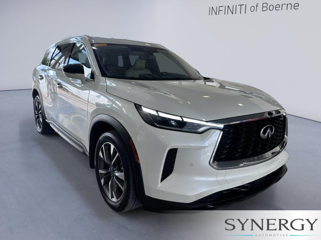 Certified Used 2023 Majestic White INFINITI LUXE image 3