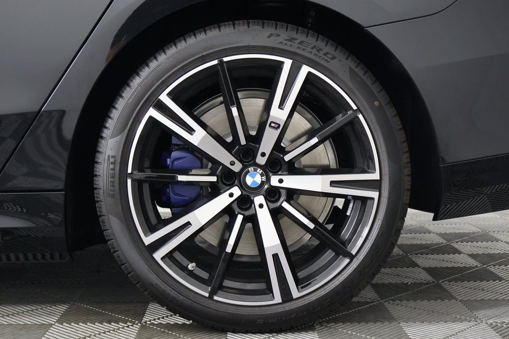 2027 BMW 5 Series 550e - Photo 10