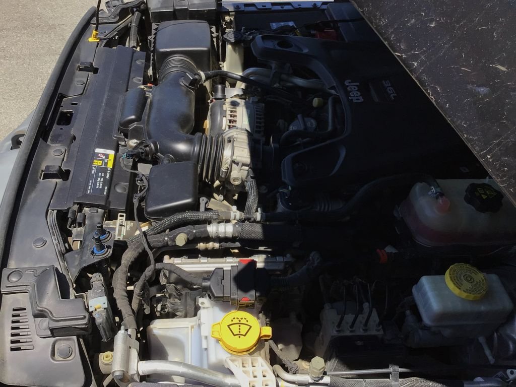 Used 2019 Gray Jeep Unlimited Sport image 38