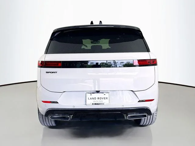 New 2026 Borasco Grey Metallic Land Rover Dynamic SE image 6