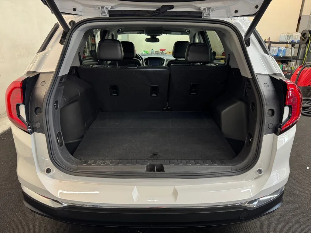 Used 2024 White GMC SLT image 6