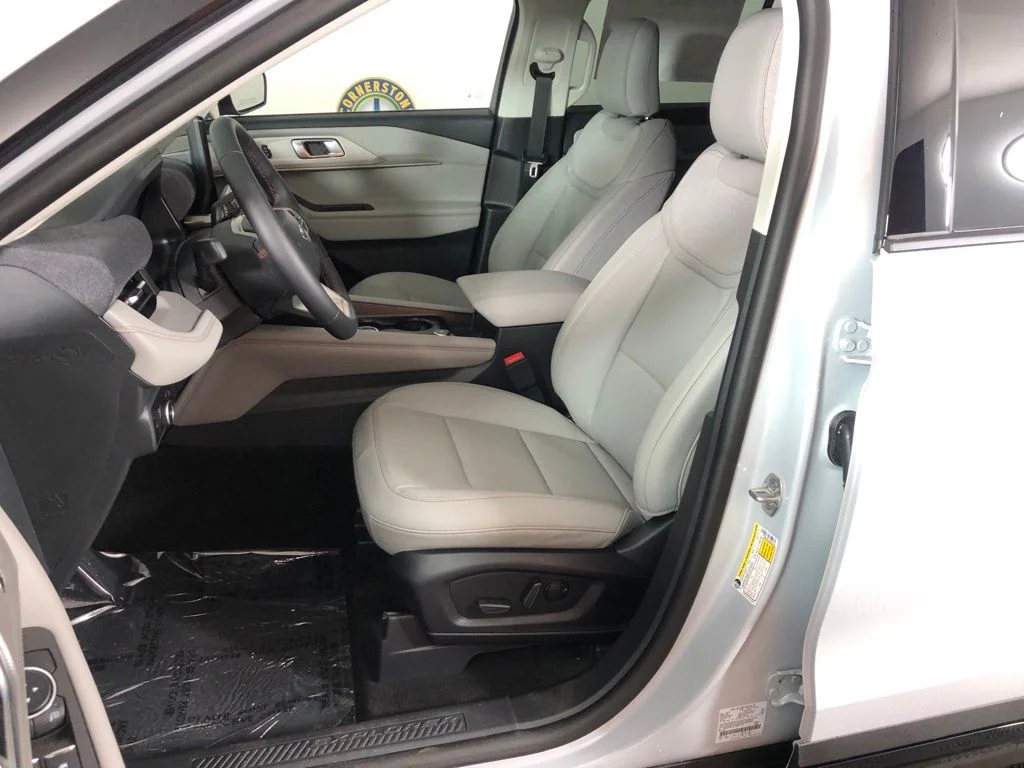 New 2026 Space White Metallic Ford Active image 9