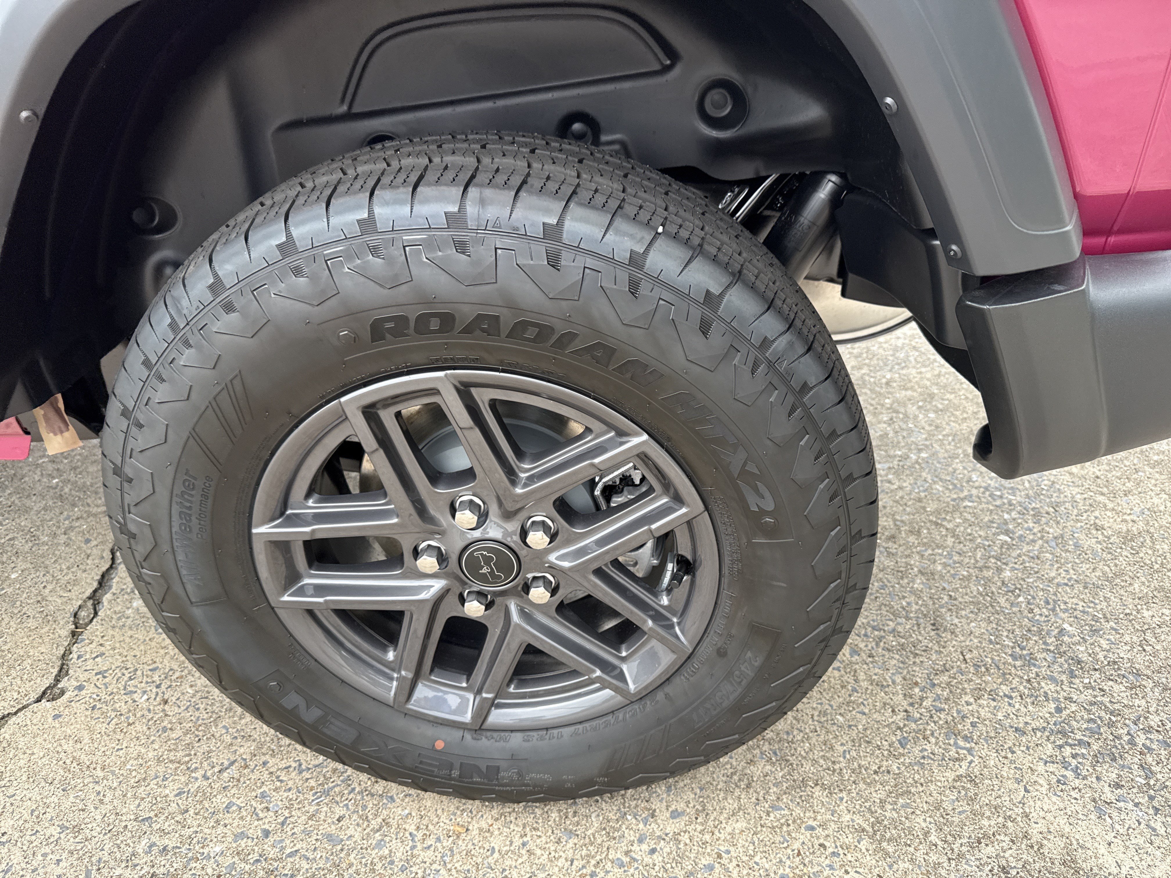 New 2026 Tuscadero Pearlcoat Jeep Sport S image 19