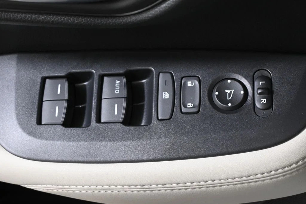 Used 2026 White Honda LX image 24