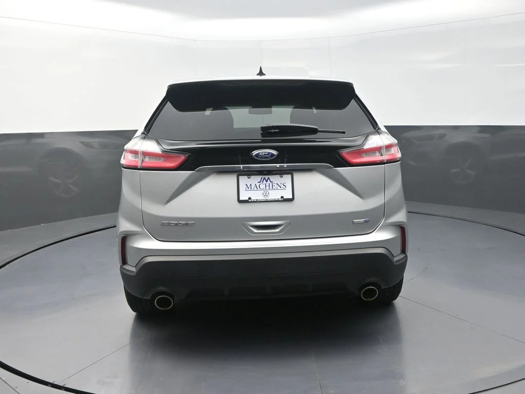 Used 2019 Silver Ford SE image 9