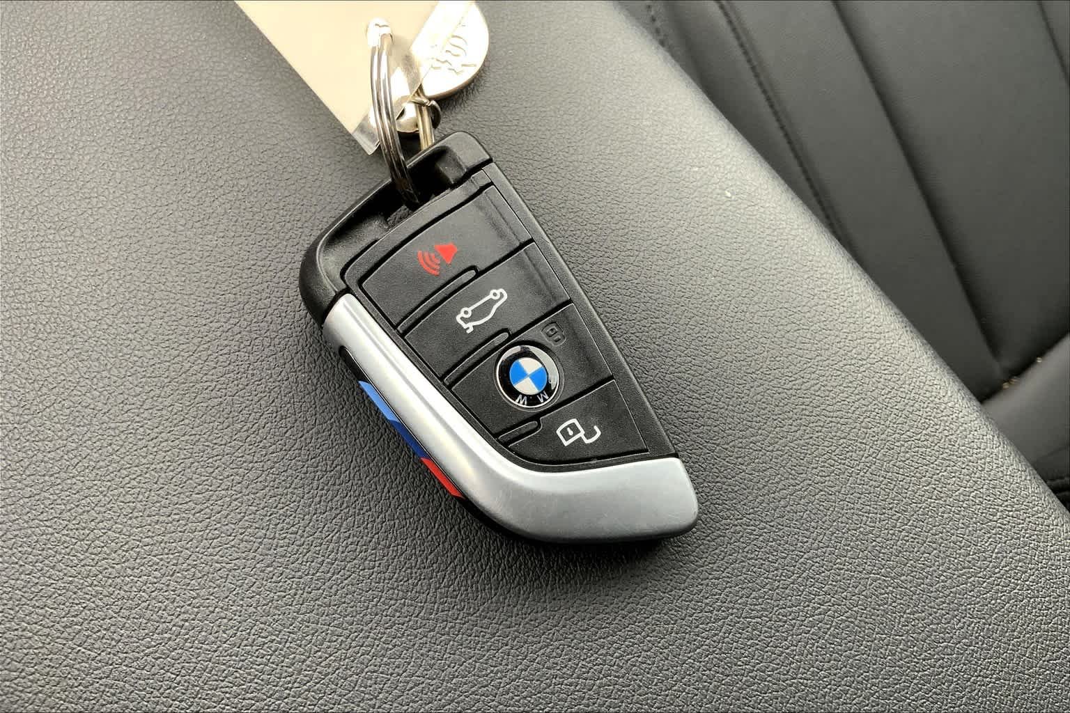 Used 2021 Alpine White BMW xDrive30e image 14