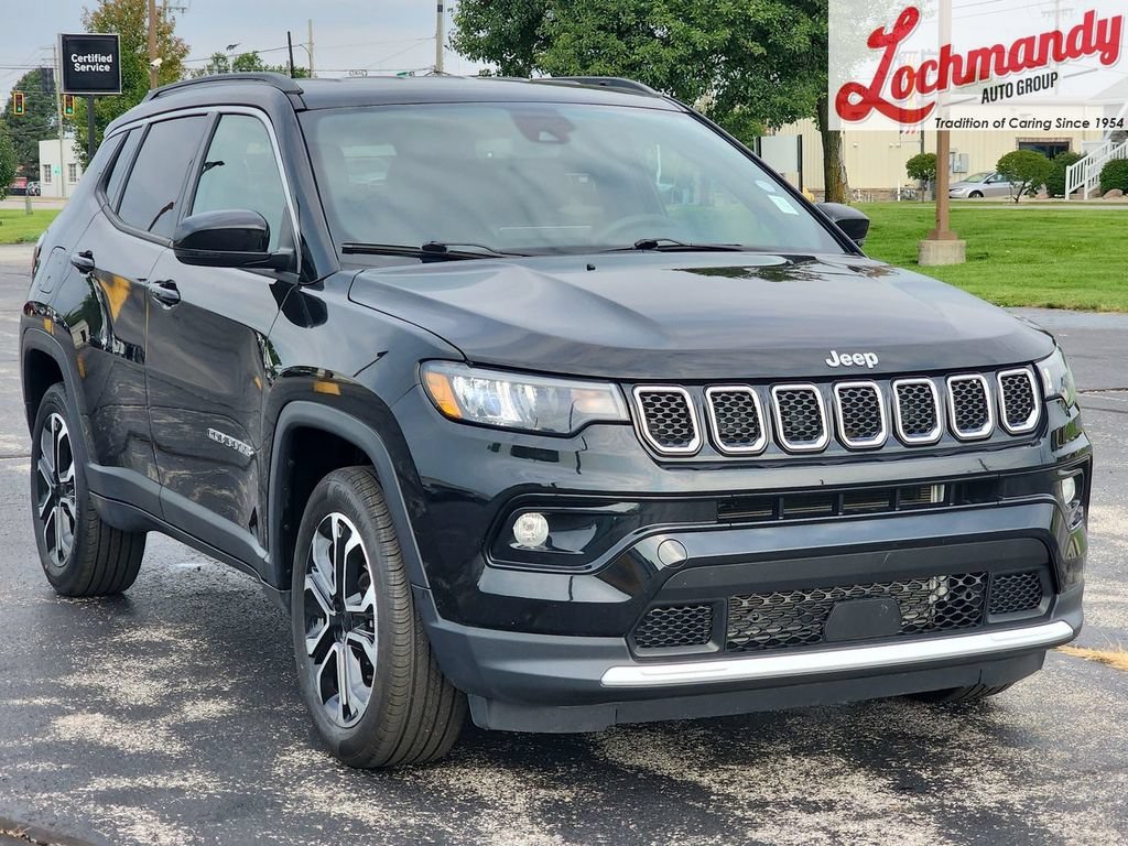 Used 2023  Jeep Limited image 1