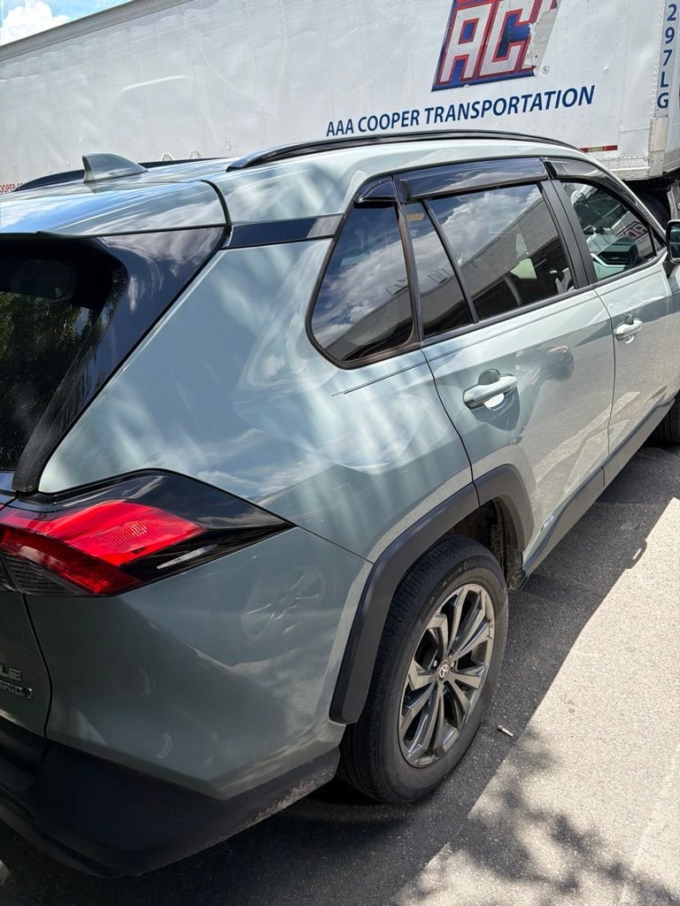 Used 2022  Toyota XLE Premium image 5